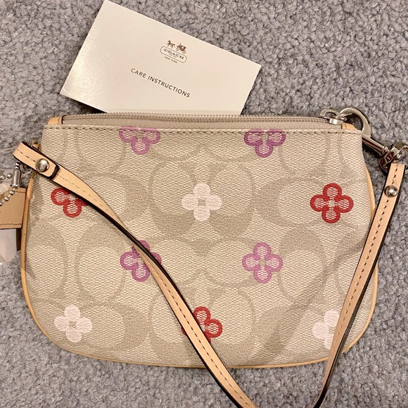 Coach wristlet with flower pattern - Picture 2 of 3